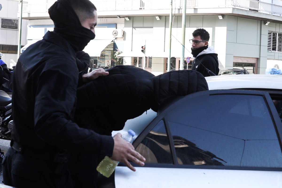 Λιοσίων: Η περίεργη τετράδα, τα αναπάντητα ερωτήματα και η ψευδής κλοπή της μηχανής πίσω από την παράσυρση της 16χρονης