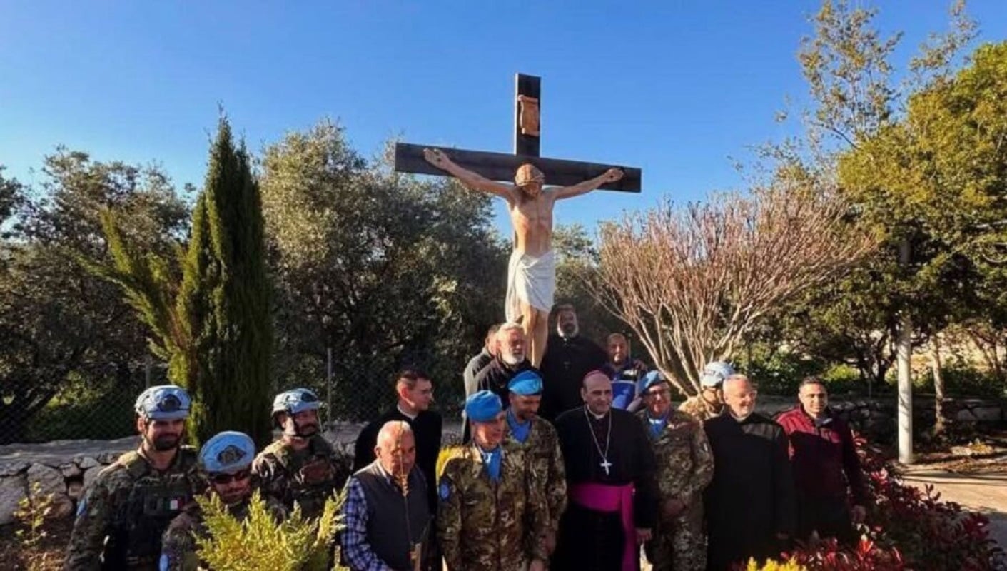 Λίβανος: Ιταλοί στρατιώτες δώρισαν νέο άγαλμα του Ιησού στο χωριό Ντεμπέλ – ΕΙΚΟΝΕΣ και ΒΙΝΤΕΟ