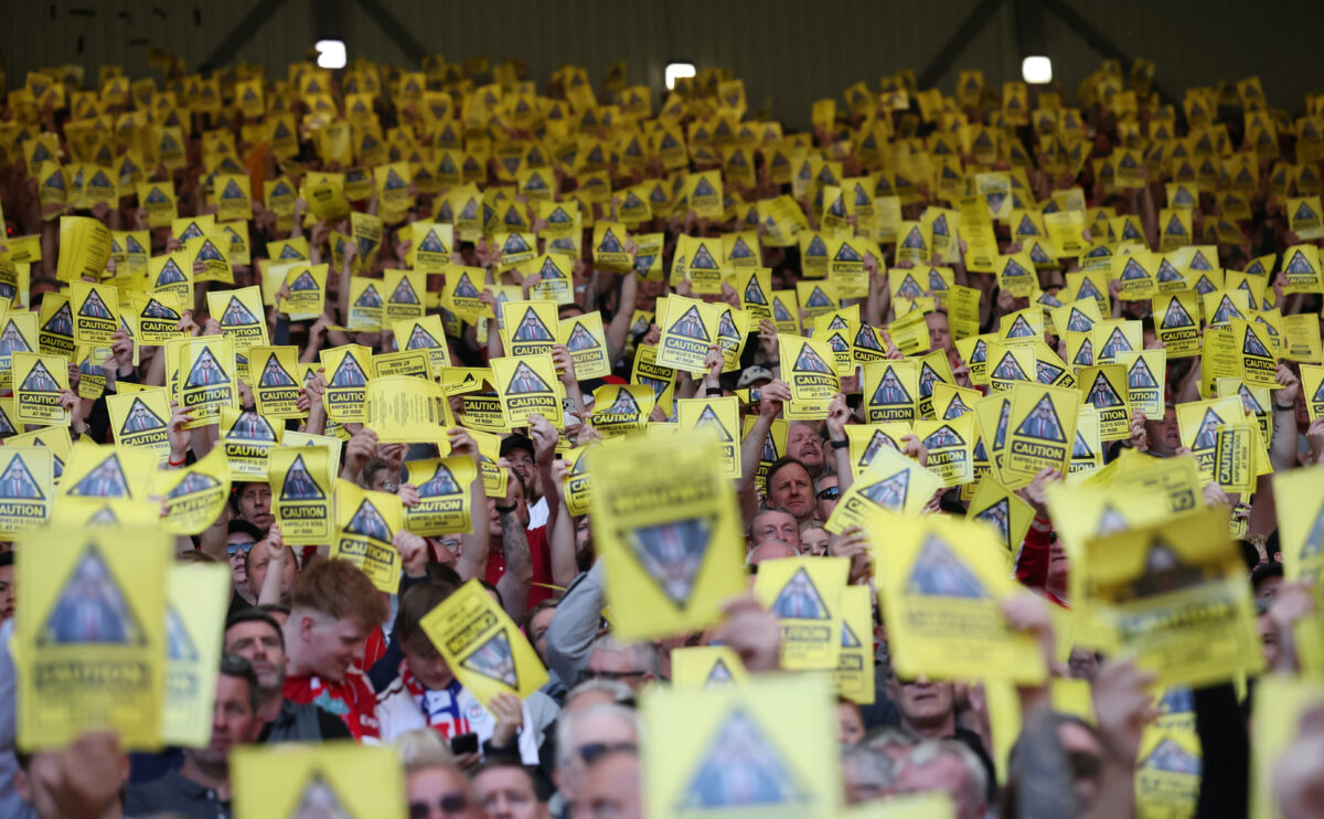 Οι φίλαθλοι της Λίβερπουλ προειδοποιούν τη διοίκηση για τις αυξήσεις στα εισιτήρια