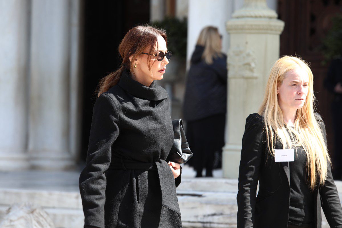 Αποχαιρετισμός στη Μαρινέλλα: Η παρουσία της Μαριάννας Λάτση στην τελετή 24 Μαγγίρα στην κηδεία της Μαρινέλλας