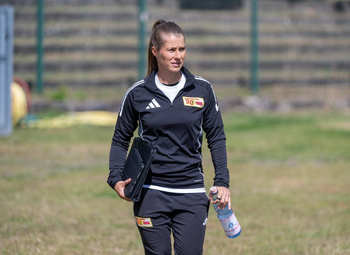 Η Ουνιόν Βερολίνου αντέδρασε με εντυπωσιακές ατάκες στα σεξιστικά σχόλια για την προπονήτριά της