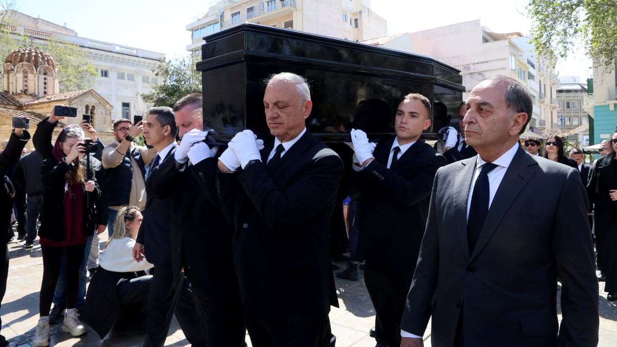 Μαρινέλλα: Το σοκαριστικό βίντεο από το δημόσιο προσκύνημα