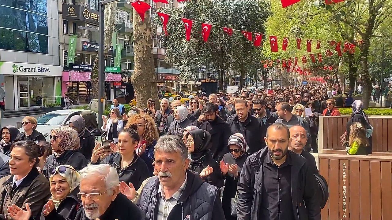Μαζικές διαδηλώσεις εκπαιδευτικών στην Τουρκία