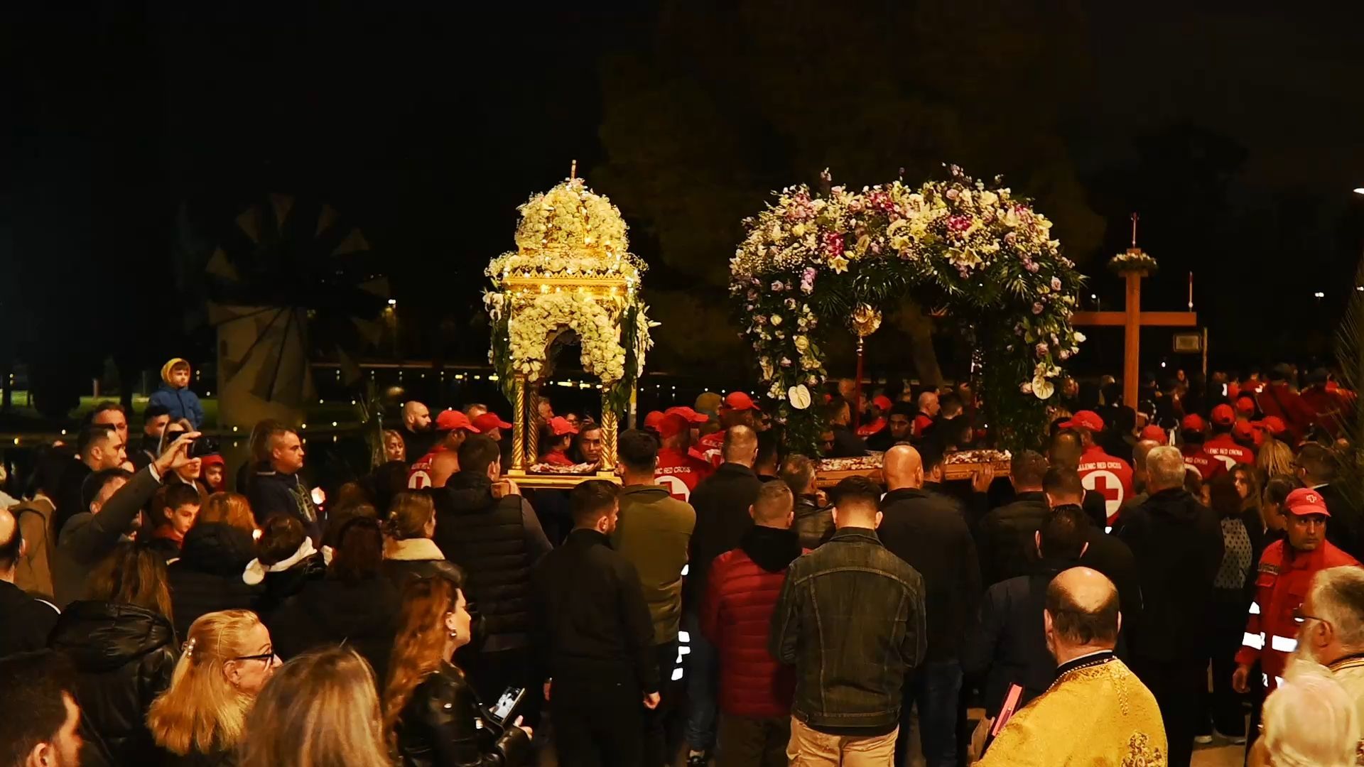 Mεγάλη Παρασκευή: Η περιφορά του Επιταφίου στο Άλσος της Νέας Φιλαδέλφειας