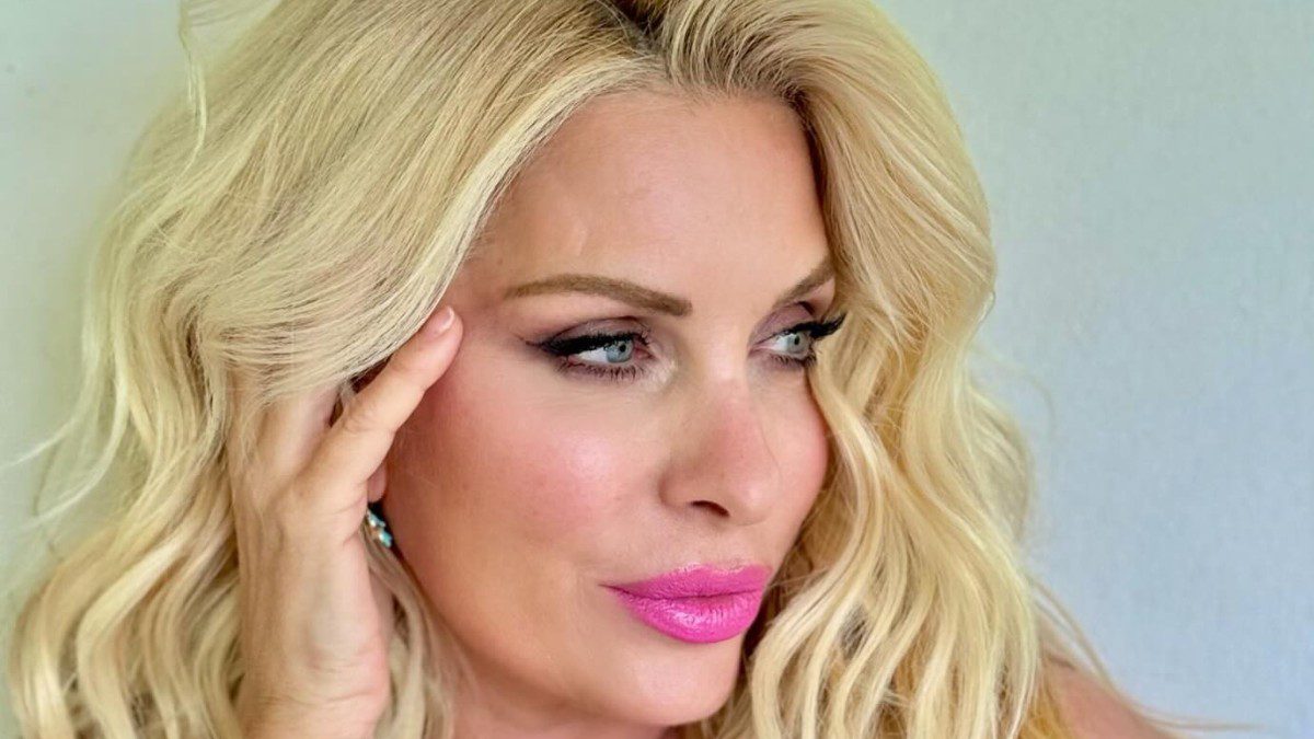 Ρετρό tv: Ποια τραγουδίστρια είπε την Ελένη Μενεγάκη δημόσια στον αέρα κομπλεξικη και κοντή;