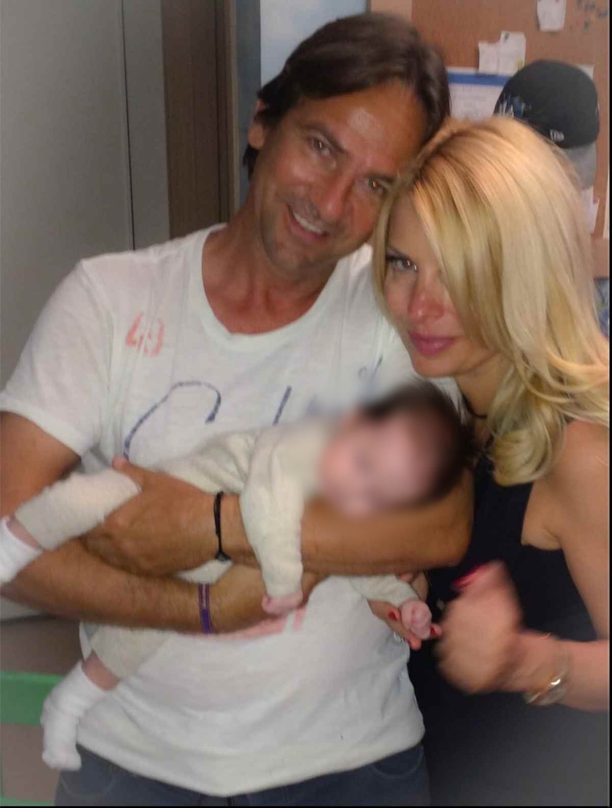 Μενεγάκη – Παντζόπουλος: Η πρώτη δημόσια εμφάνιση μετά τις φήμες χωρισμού – Πού βρέθηκαν με τη μικρή Μαρίνα (Φωτογραφίες) 6 Μενεγάκη - Παντζόπουλος: Η πρώτη κοινή εμφάνιση μετά τις φήμες χωρισμού - Πού πήγαν με τη μικρή Μαρίνα (Φωτογραφίες)