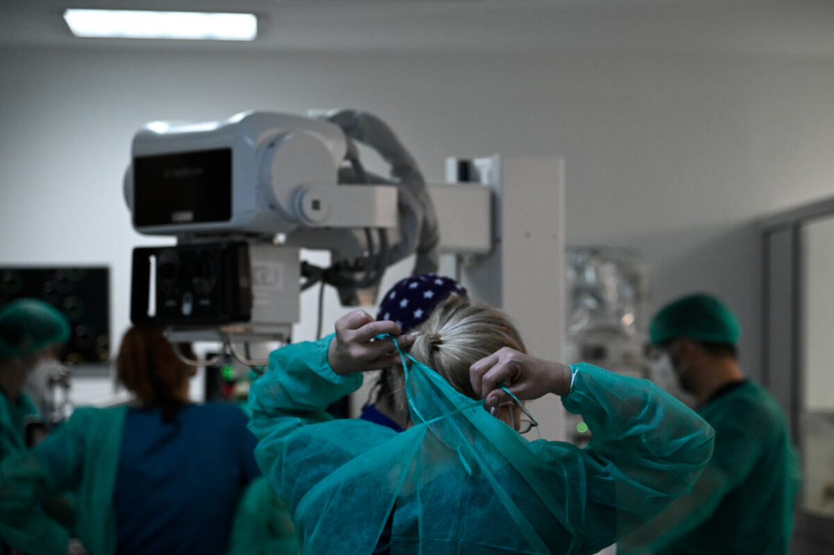 Περιστατικό μηνιγγίτιδας στο ΑΠΘ: Στη ΜΕΘ ο 19χρονος φοιτητής – «Θα αξιολογηθεί νευρολογικά μόλις ξυπνήσει», δηλώνει ο Γιαννάκος