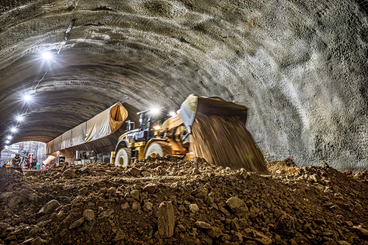 Ο μετροπόντικας «Νίκη» πέρασε από την Κυψέλη και κατευθύνεται προς Αλεξάνδρας, Εξάρχεια και Κολωνάκι