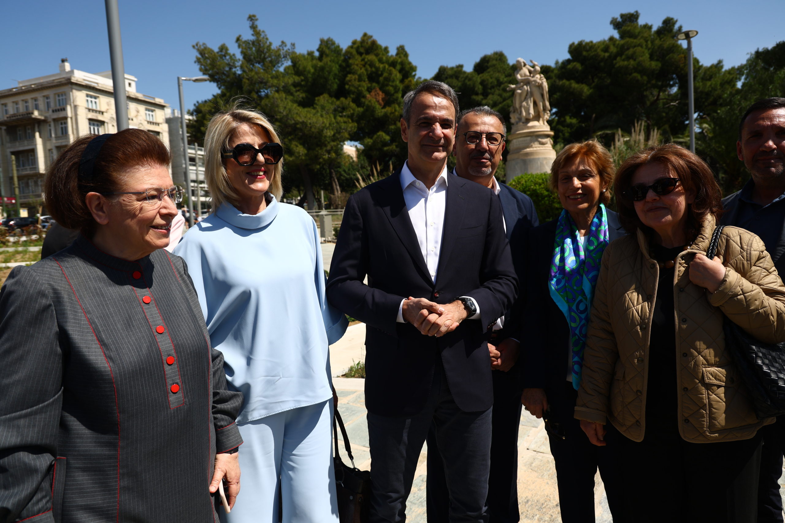 Μητσοτάκης επιθεωρεί τα έργα ανάπλασης στη Βασιλίσσης Όλγας: «Ένα όνειρο δεκαετιών τώρα υλοποιείται»