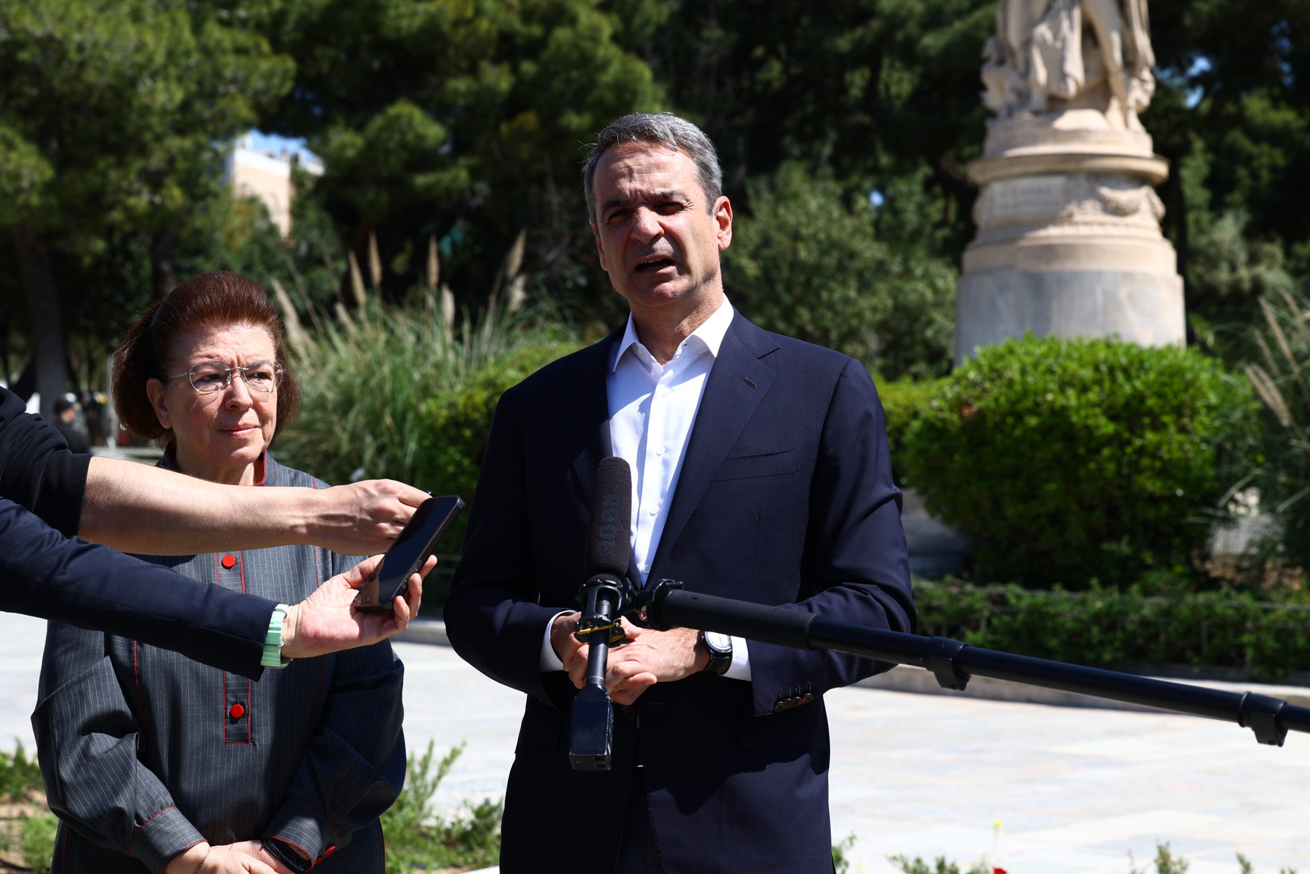 Μητσοτάκης επιθεωρεί τα έργα ανάπλασης στη Βασιλίσσης Όλγας: «Ένα όνειρο δεκαετιών τώρα υλοποιείται»