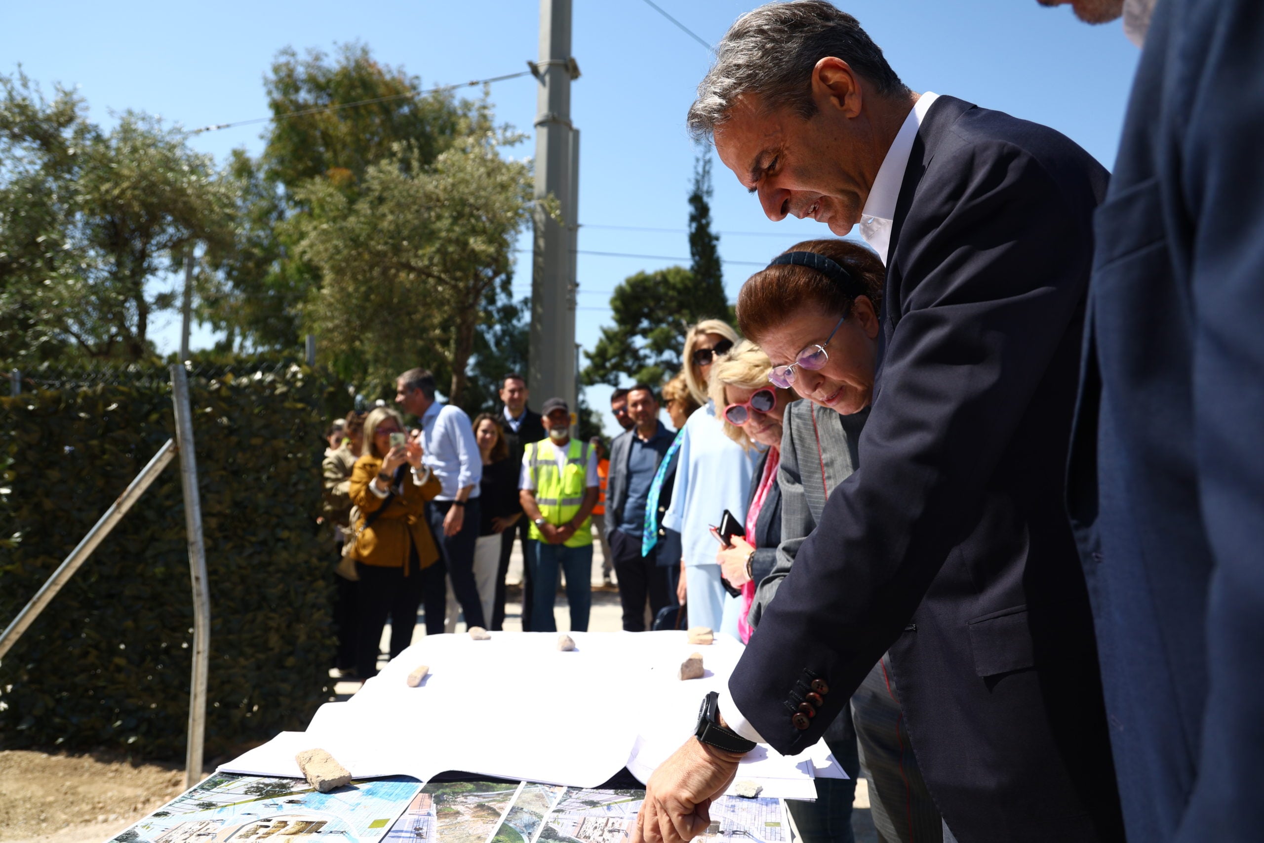 Μητσοτάκης επιθεωρεί τα έργα ανάπλασης στη Βασιλίσσης Όλγας: «Ένα όνειρο δεκαετιών τώρα υλοποιείται»
