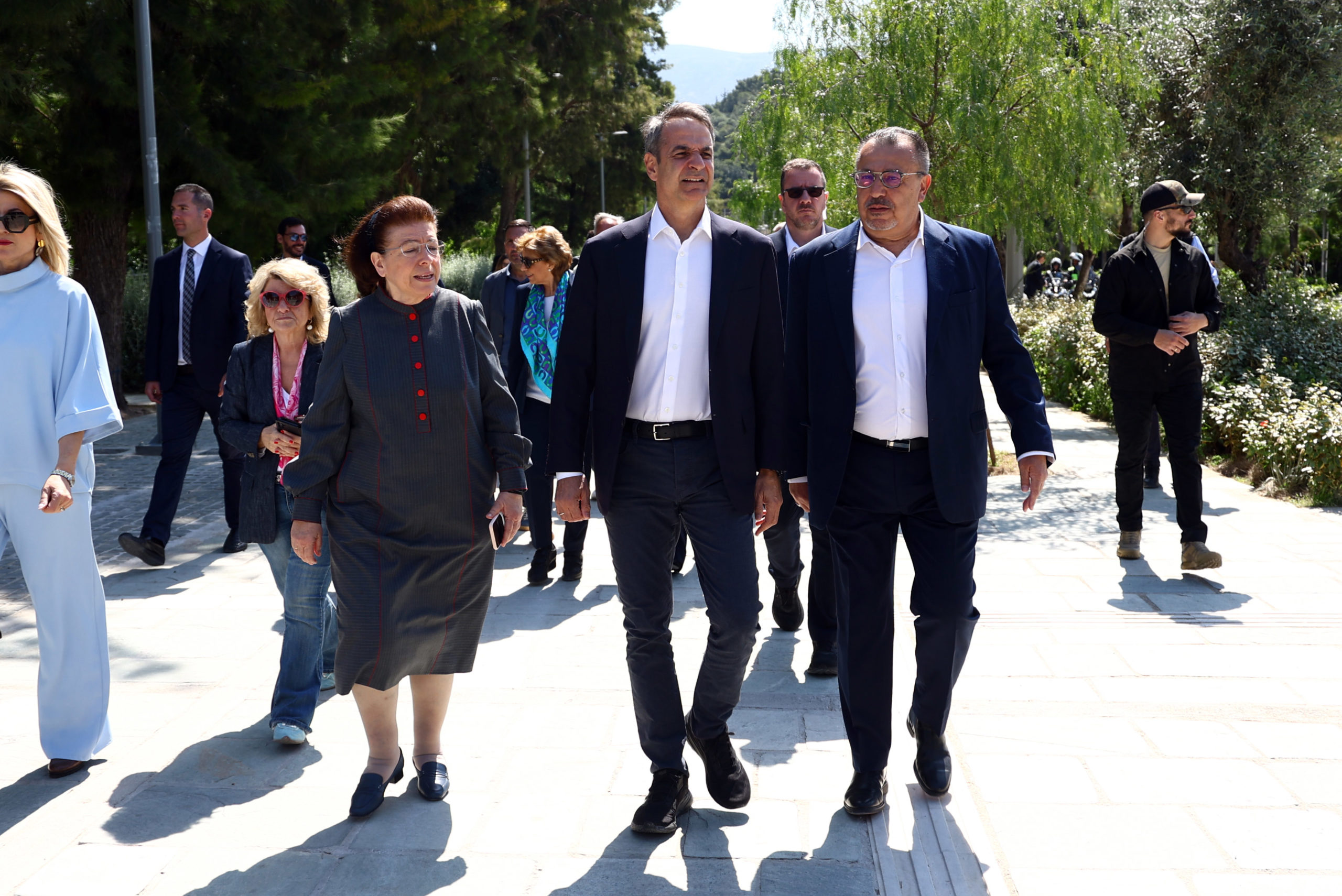 Μητσοτάκης επιθεωρεί τα έργα ανάπλασης στη Βασιλίσσης Όλγας: «Ένα όνειρο δεκαετιών τώρα υλοποιείται»