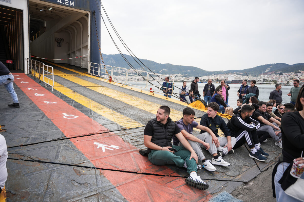 Μυτιλήνη: Αμετακίνητοι οι κτηνοτρόφοι, διατηρούν το μπλόκο στο λιμάνι – Μαζικό συλλαλητήριο σήμερα για τον αφθώδη πυρετό