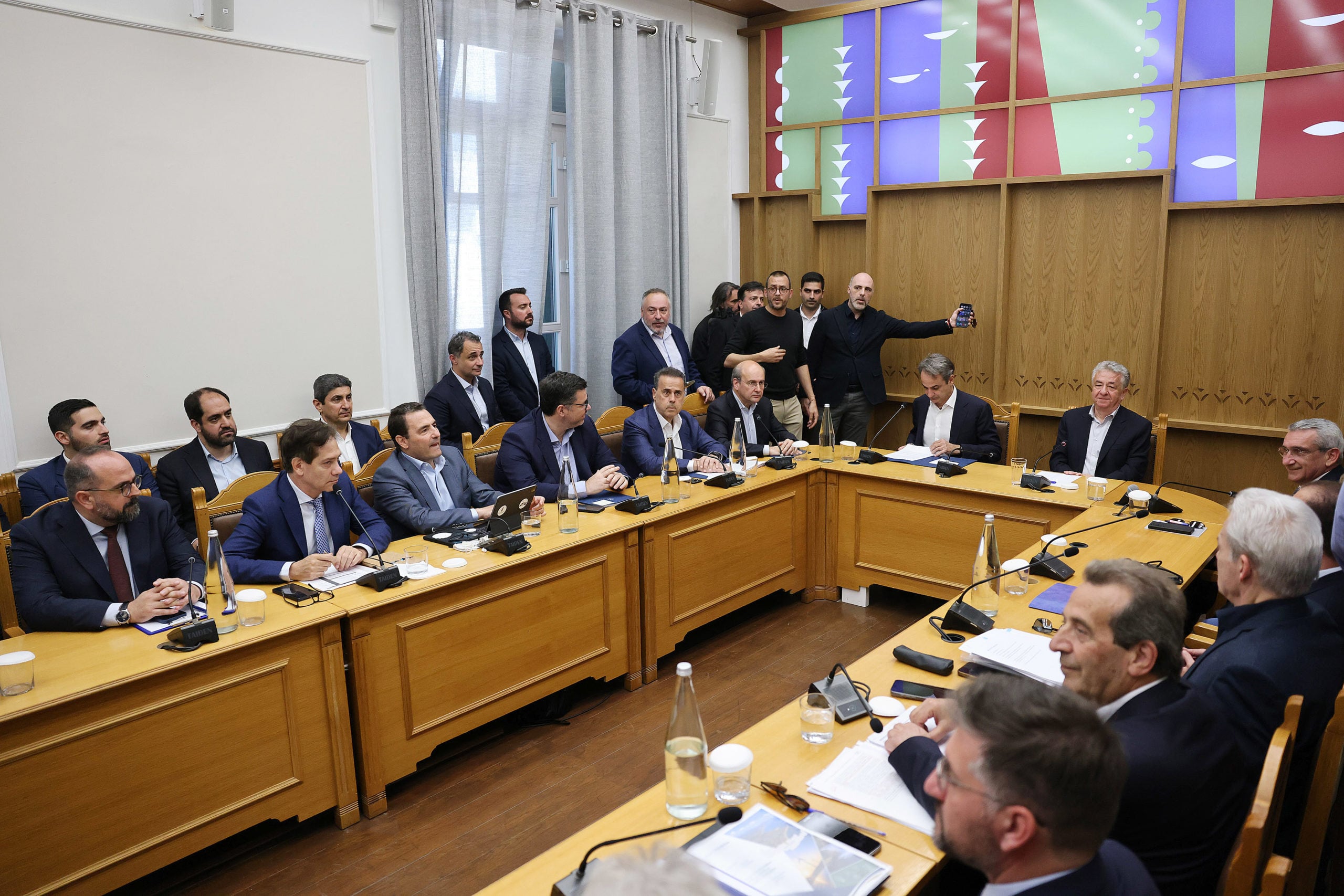 Ηράκλειο: Ο Κυριάκος Μητσοτάκης παρευρέθηκε σε σύσκεψη για τα μέτρα κατά της λειψυδρίας