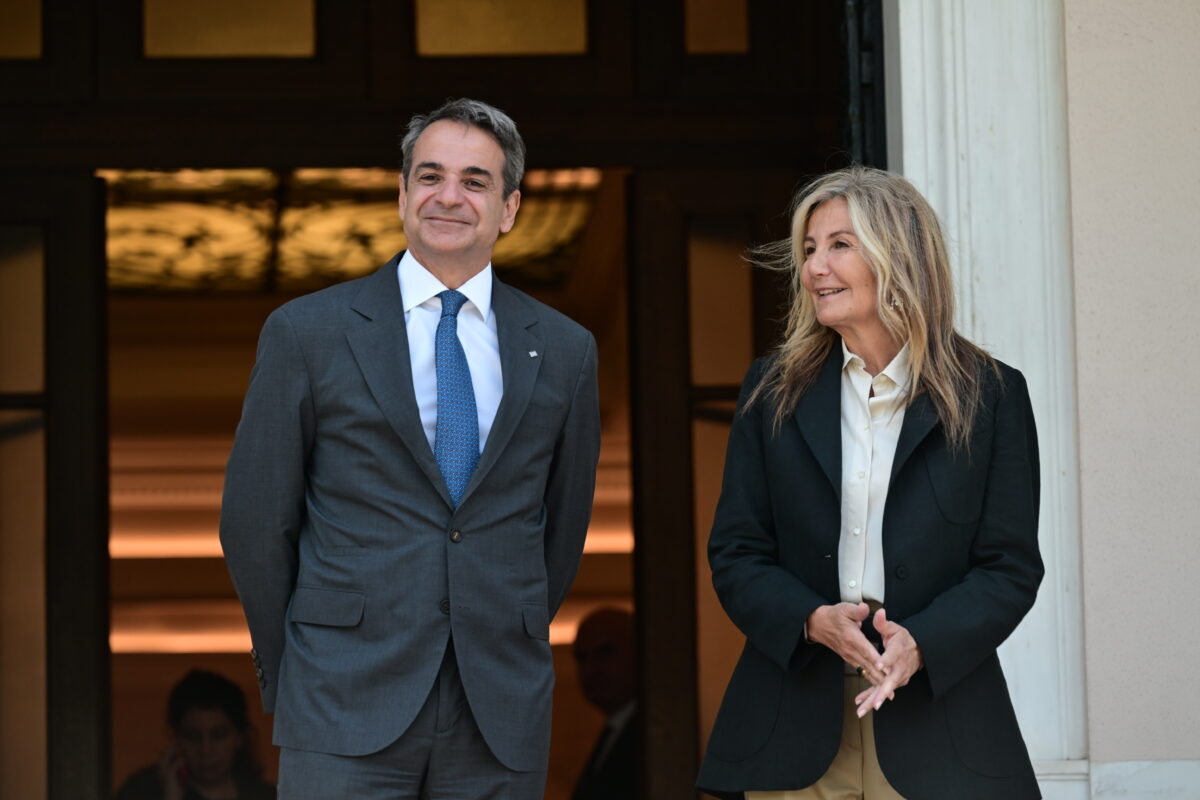 Μαρέβα Γκραμπόφσκι Μητσοτάκη: Εισαγωγή σε νοσοκομείο Λάρισας λόγω αδιαθεσίας – Επέστρεψε στην Αθήνα