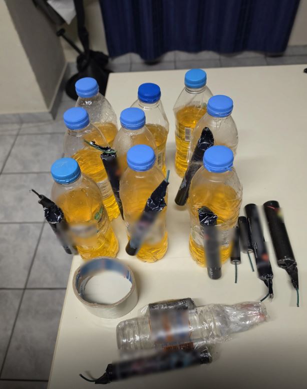 Ανάσταση: 14 συλλήψεις στην Αττική για μολότοφ, ναυτικές φωτοβολίδες και βεγγαλικά 5 Συλλήψεις για βόμβες μολότοφ και κροτίδες