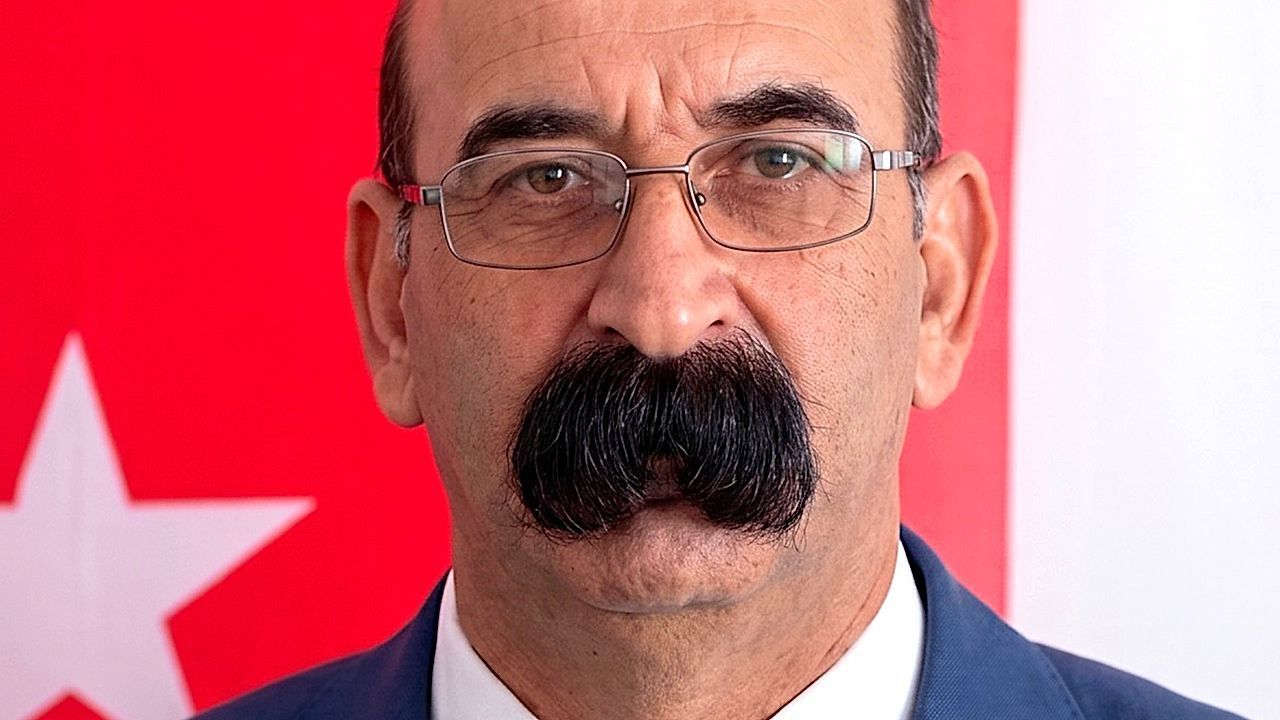 Μουστακαλής Τούρκος πολιτικός γίνεται viral για τις τρίχες του