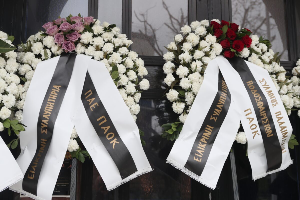 Αποχαιρετισμός Στέφανου Μπορμπόκη: Συγκλονιστική στιγμή στο ύστατο «αντίο» του παλαίμαχου ποδοσφαιριστή