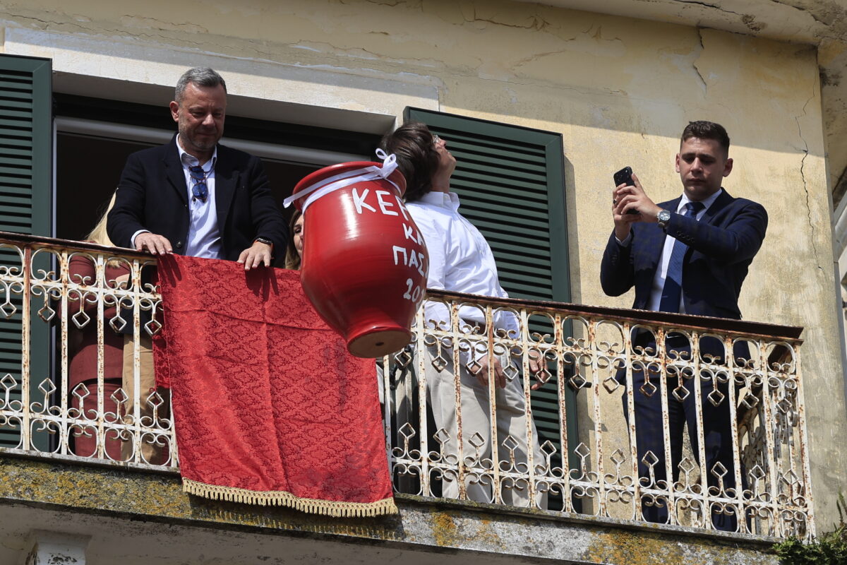 Home 88 Κέρκυρα: Ατύχημα από τους Μπότηδες στη Λιστόν – Κανάτα έπεσε και έσπασε στο κεφάλι γυναίκας