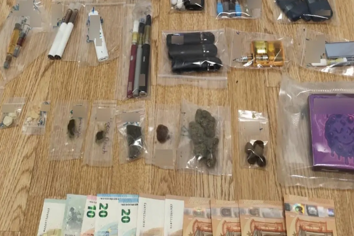 Φυλακισμένος υπάλληλος εισήγαγε ναρκωτικά και συσκευές ατμίσματος κάνναβης από ΗΠΑ, Ισπανία, Βρετανία