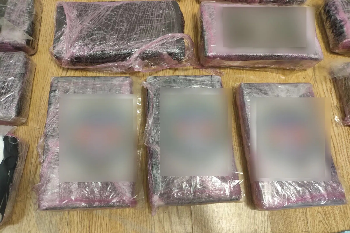 Συνελήφθη σπείρα με 27 κιλά κοκαΐνη – Διένεμε ναρκωτικά σε περιοχές του Πειραιά