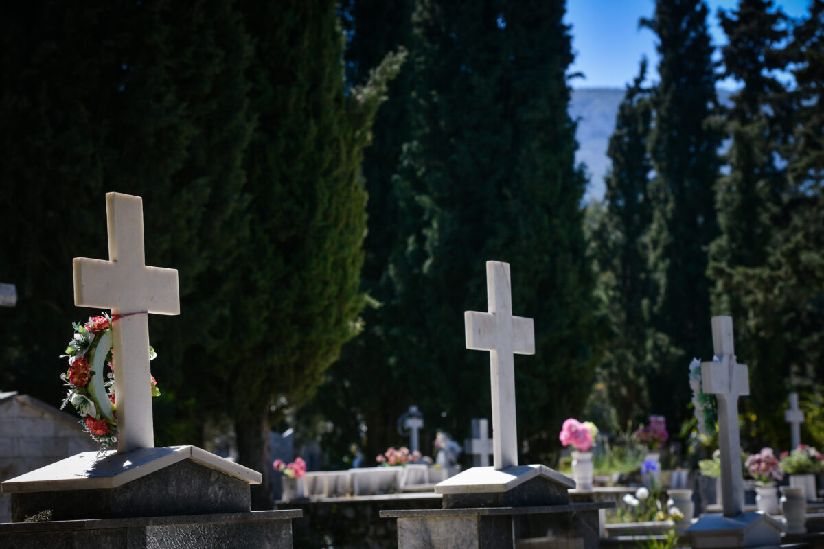 Αχαΐα: Απαίτησαν από νεκρό να εξοφλήσει τον τάφο του 33 χρόνια μετά το θάνατό του