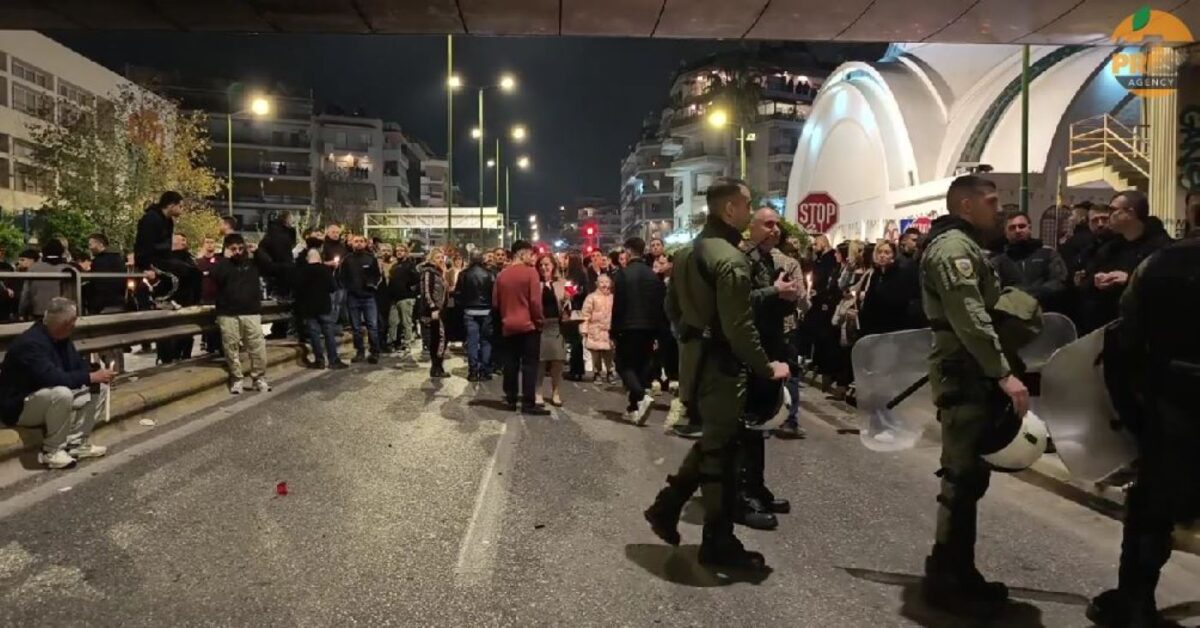 Home 104 Ανάσταση με ΜΑΤ στον Νέο Κόσμο – Φραγμός στο «έθιμο» με μολότοφ, έλεγχοι και συλλήψεις