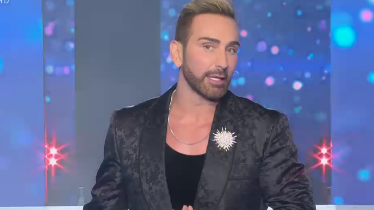 Νίκος Κοκλώνης: Από φίλοι… ξένοι – Καμία αναφορά στη γέννα της Κατερίνας Καινούργιου στο J2US!