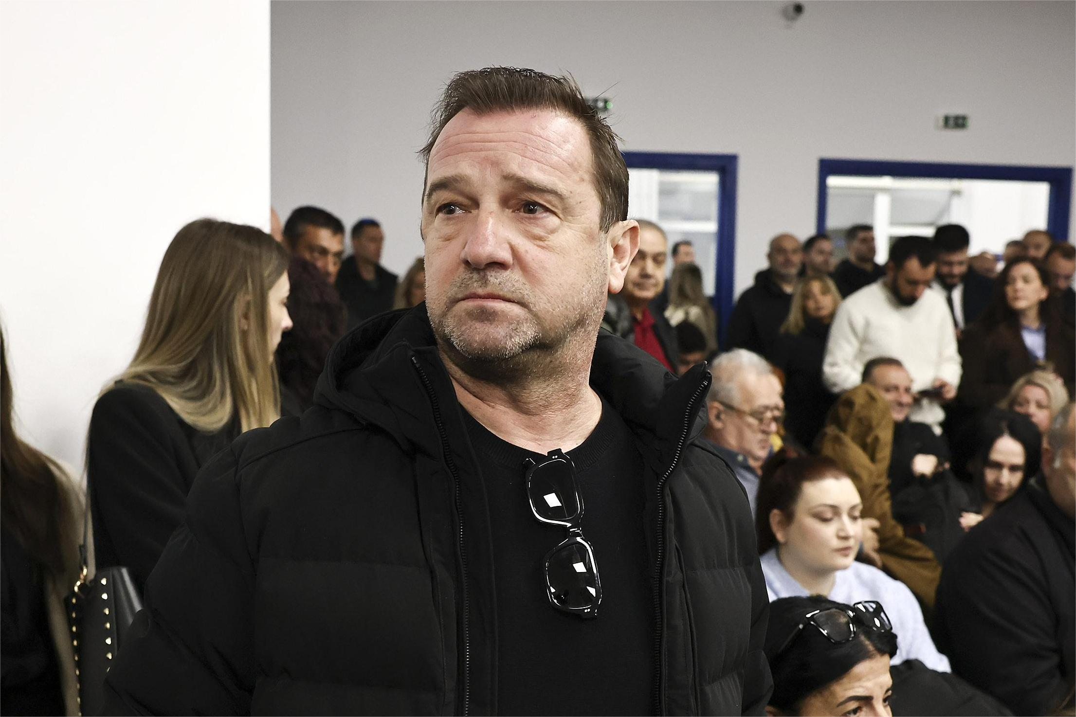Νίκος Πλακιάς: Απορρίπτει τις κατηγορίες της Ζωής Κωνσταντοπούλου – «Μην διαδίδετε ψευδείς ισχυρισμούς – Δεν υπήρξε καμία λεκτική ή σωματική βία»