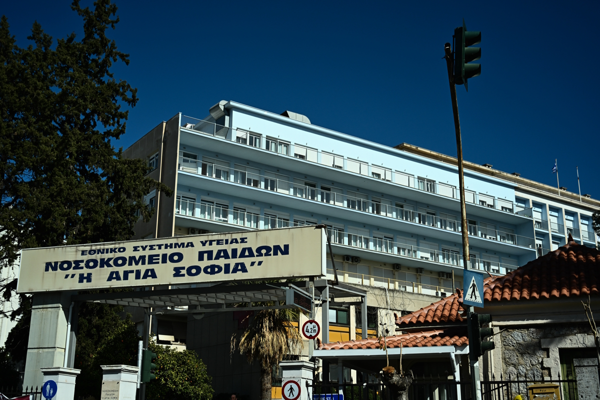 Μενίδι: Δεν θα ακρωτηριαστεί το δάχτυλο του 14χρονου που τραυματίστηκε από κροτίδα – Δεν ήταν δικιά του, την βρήκε κάτω, λέει η μητέρα του