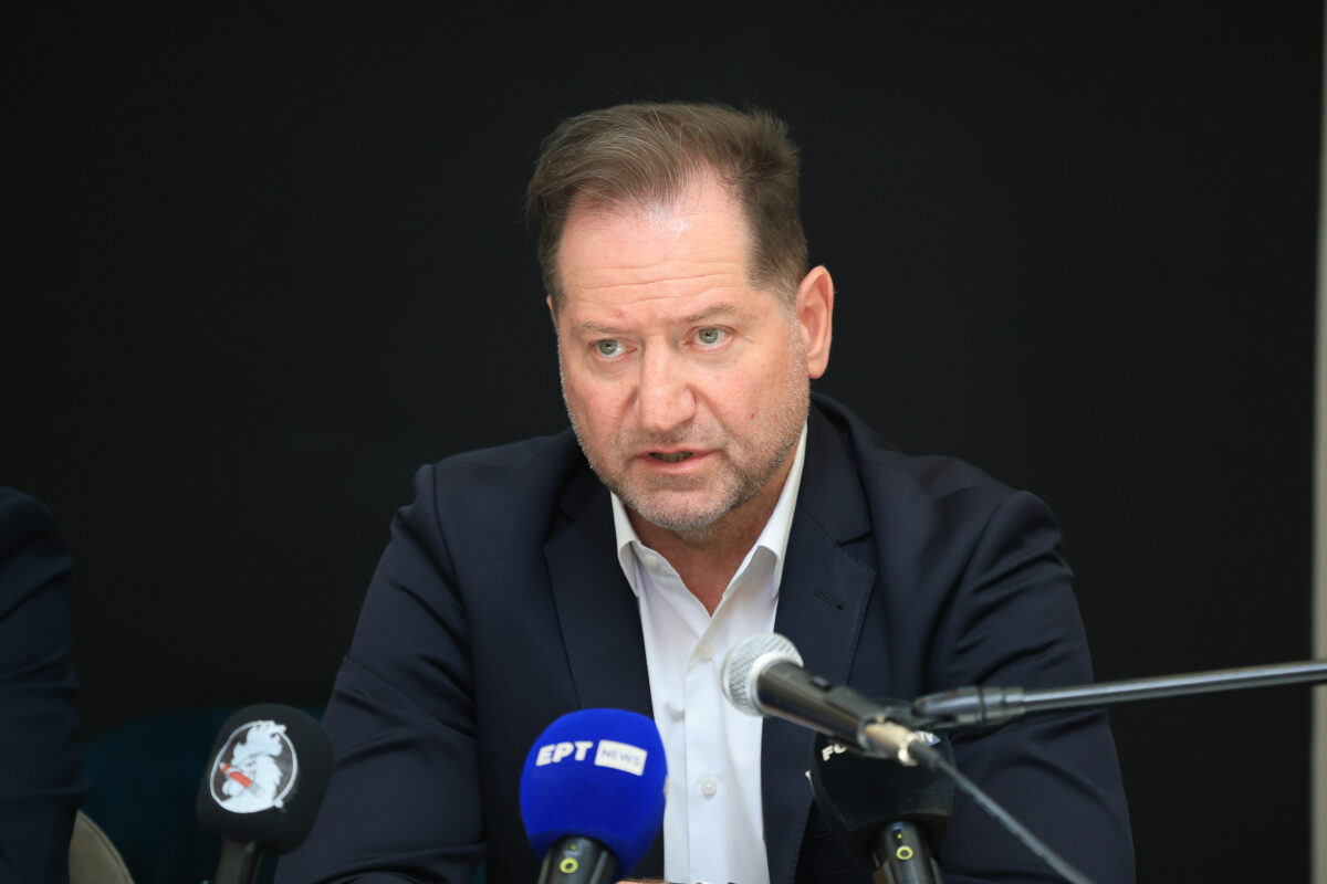 Ο Αχιλλέας Νταβέλης επέκρινε τους παίκτες της ΑΕΛ: «Φτάνει πια με το σκωτζέζικο ντους όσων δεν τιμούν την ομάδα και τους στόχους της»