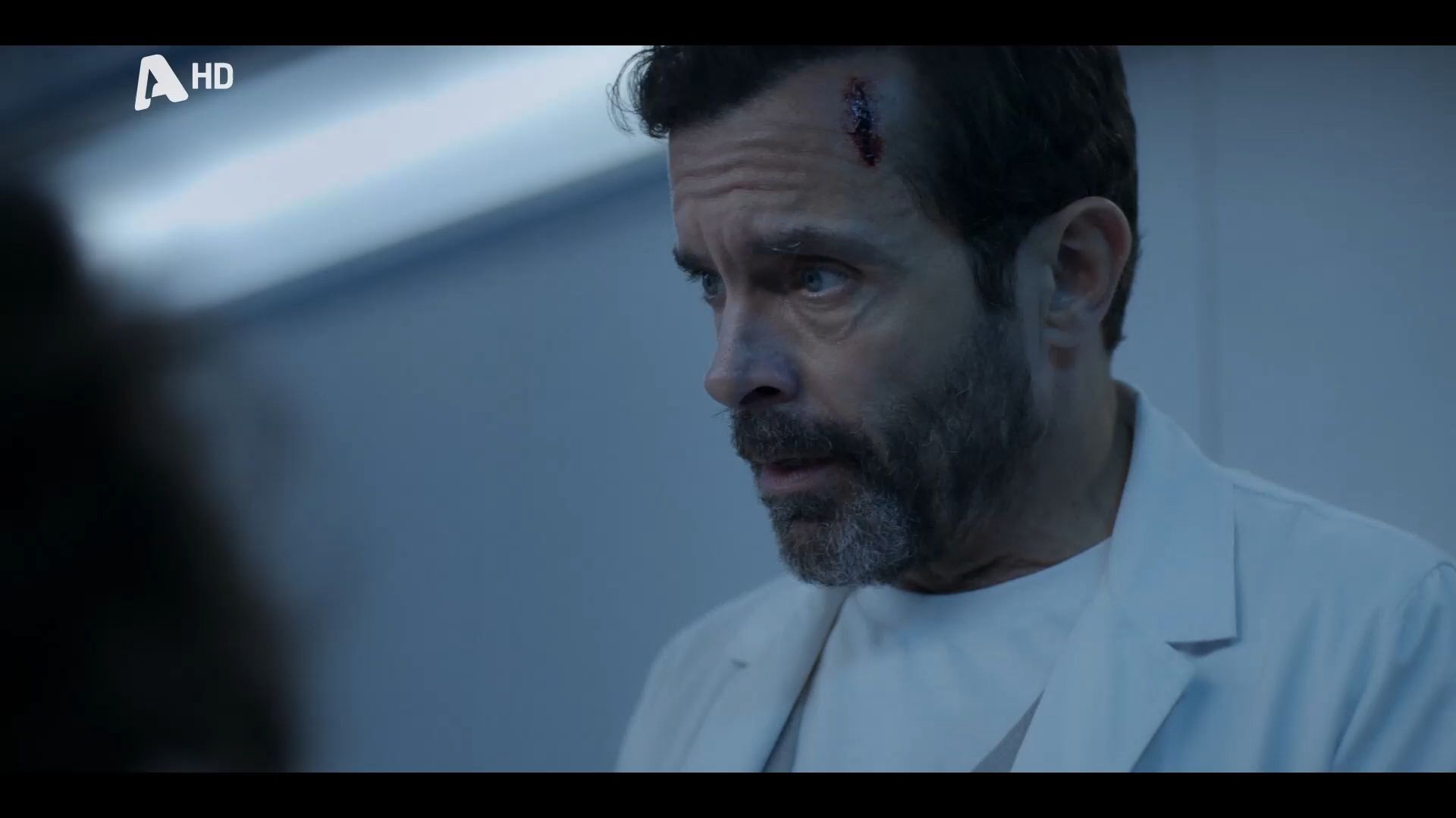 Ο Γιατρός | Μετά από μια έντονη σεισμική δόνηση, ο Ανδρέας έχει κλειστεί στο ασανσέρ με την ετοιμόγεννη Ιωάννα