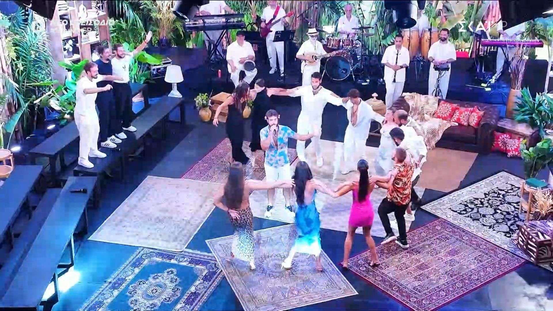 Ο Πολύχρος τραγουδάει «Θεσσαλονίκη μου» και πιάνει σχεδόν το άπιαστο!