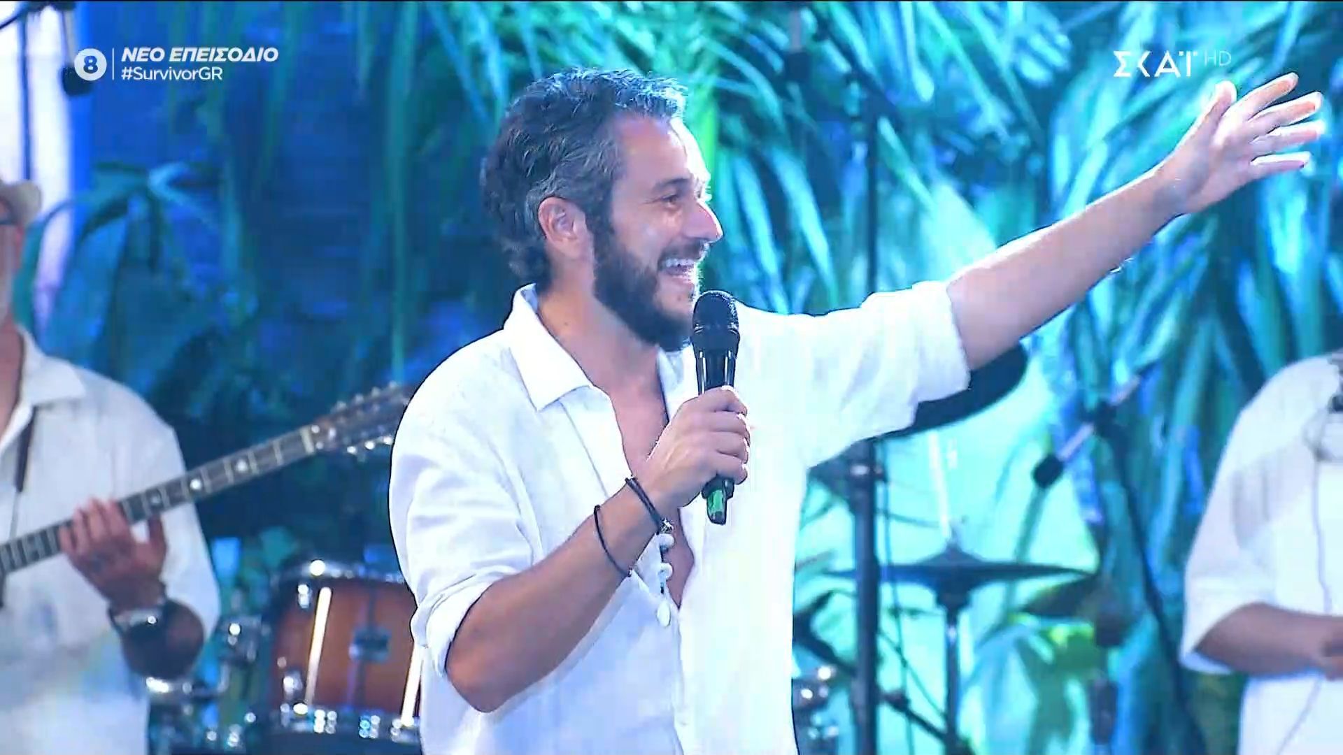 Ο Θεοδωρόπουλος τραγουδάει το «Ελάττωμα» – «Συγγνώμη από τη Lila, είναι κολλητή μου»