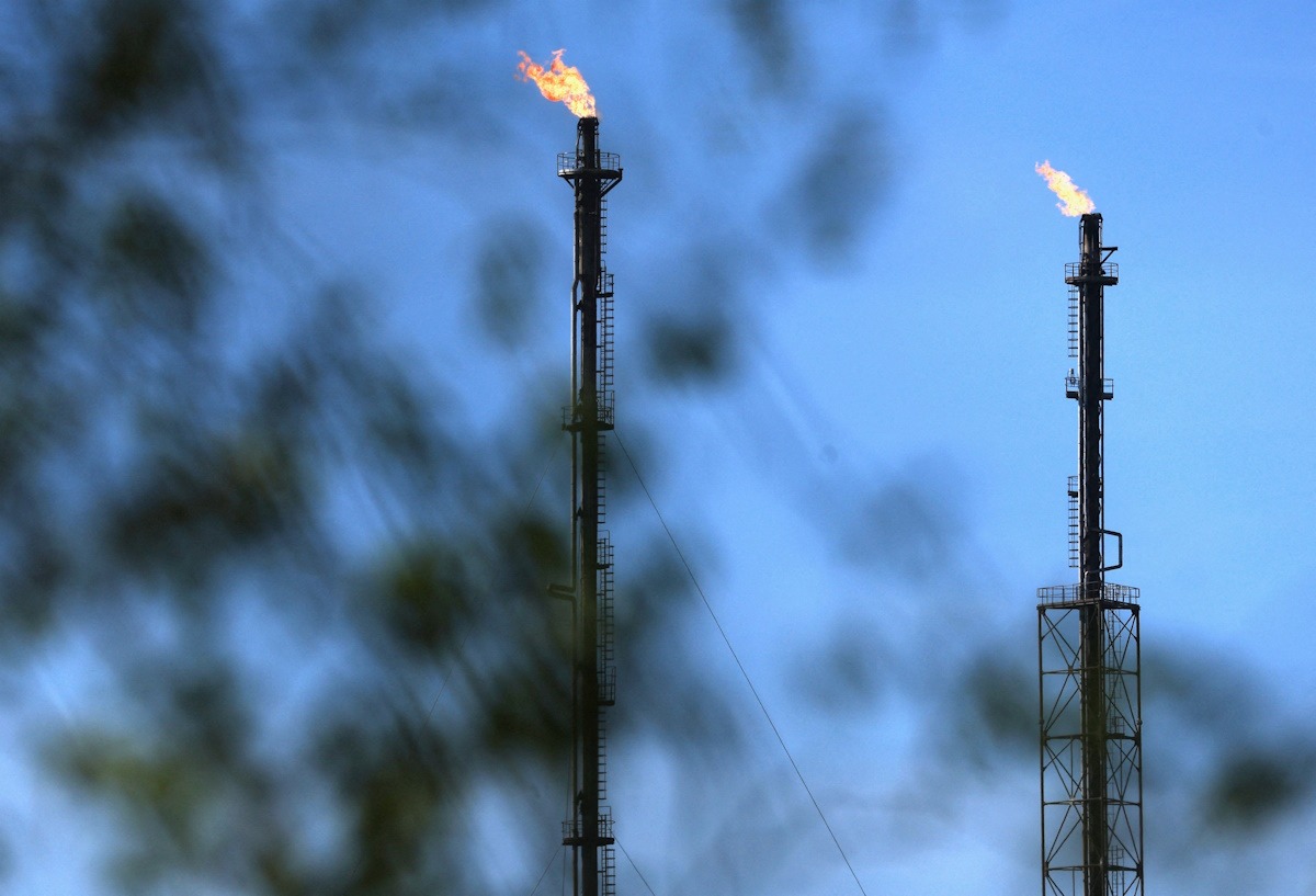 Αναταράξεις στο πετρέλαιο, με το Brent να ξεπερνά τα 100 δολάρια – Οι επενδυτές αξιολογούν τις ειδήσεις από τις ειρηνευτικές συνομιλίες