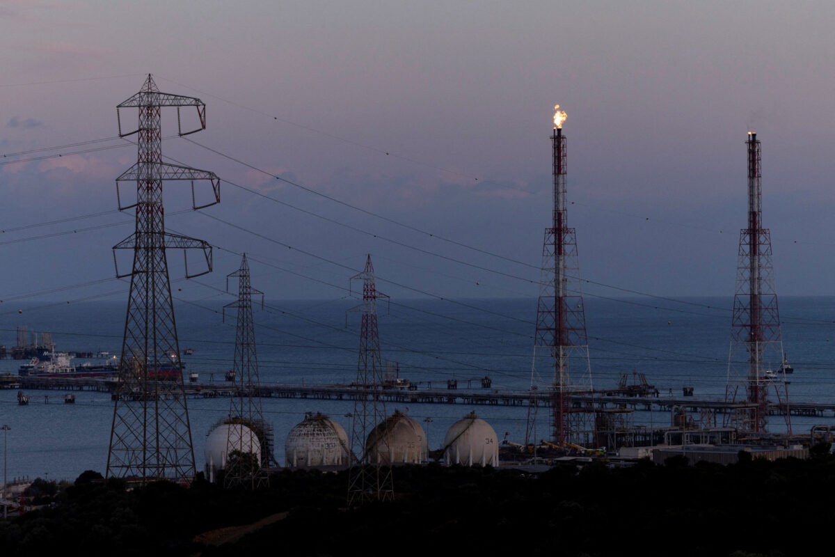 Η πτώση στις τιμές πετρελαίου συνεχίζεται εν μέσω σεναρίων ειρήνης ΗΠΑ – Ιράν