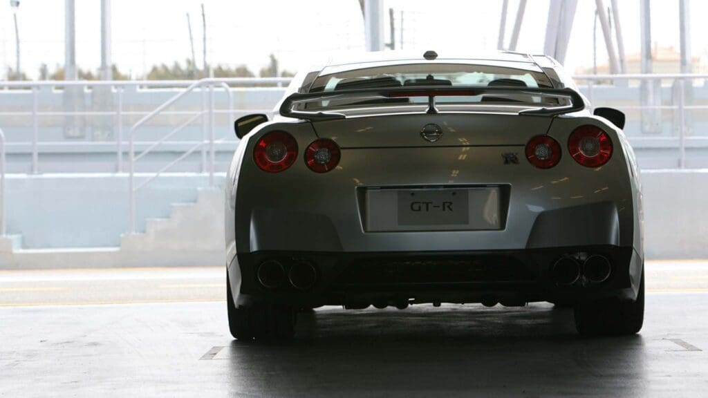 OK Πρέπει να γίνουν πίστες... Nissan GT-R 4Drivers