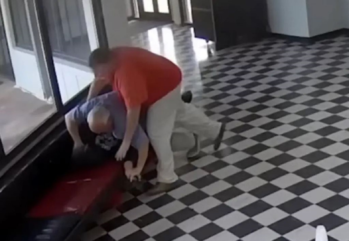 Οκλαχόμα: Διευθυντής σχολείου ακινητοποίησε ένοπλο μαθητή παρά τον τραυματισμό του – «Είχε σκοπό να σκοτώσει» 6 KOCO 5 News / YouTube