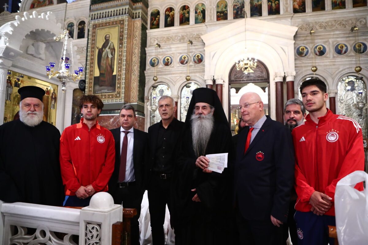 Βαγγέλης Μαρινάκης και Ολυμπιακός ενίσχυσαν το έργο της Μητρόπολης Πειραιά για το Πάσχα