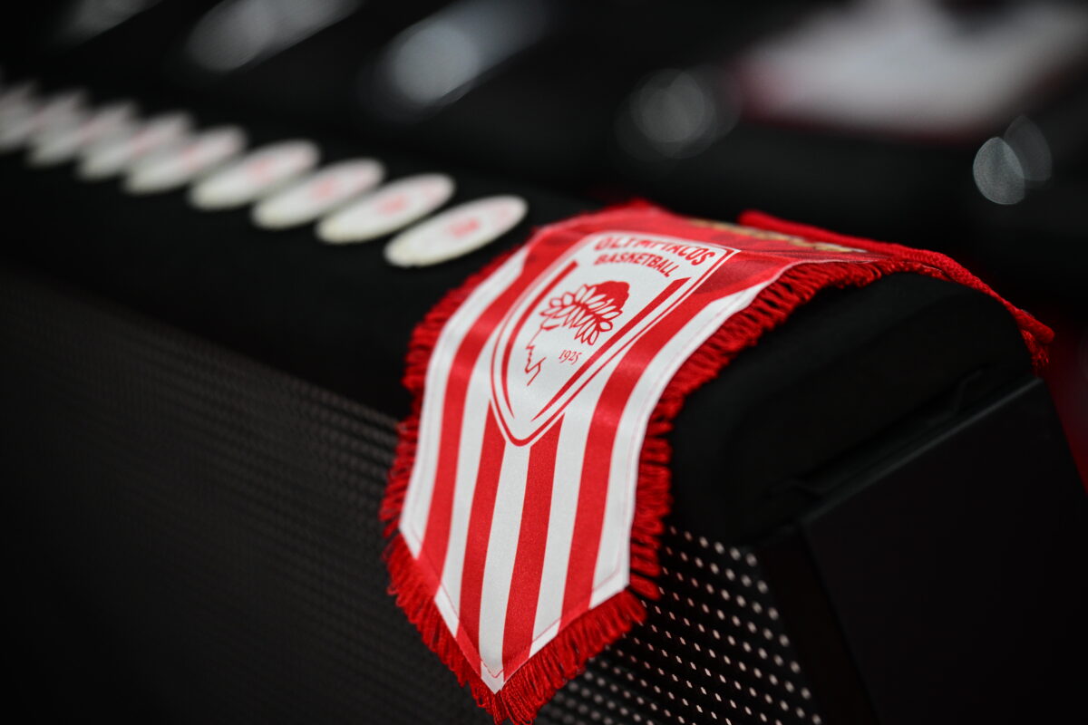 Ολυμπιακός: «Αυστηρή τιμωρία στον Ταϊρίκ Τζόουνς, δεν τηρήθηκε η προκήρυξη για τον Παναθηναϊκό στο Super Cup»