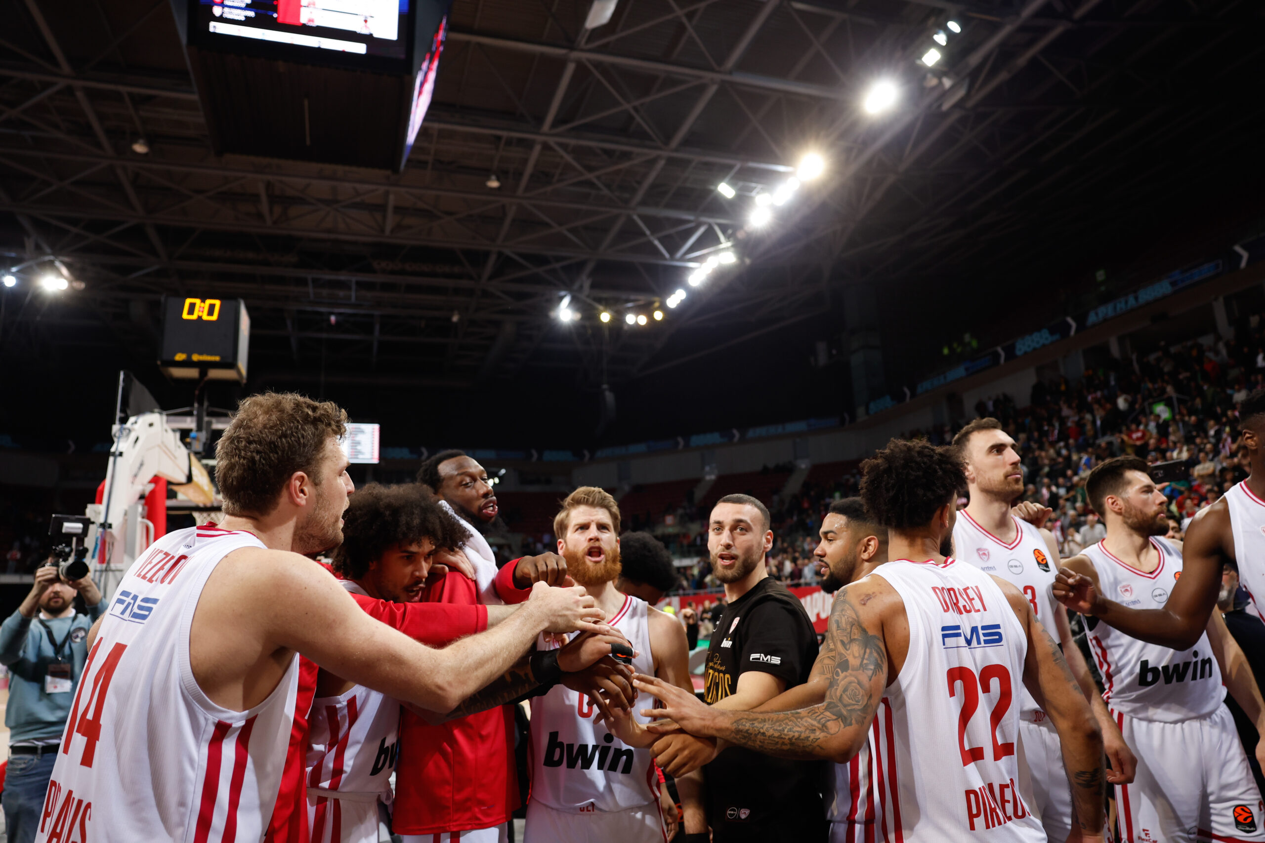 Γιορτή παικτών και οπαδών του Ολυμπιακού στη Σόφια για τον θρίαμβο επί της Χάποελ Τελ Αβίβ 3 Γιορτή παικτών και οπαδών του Ολυμπιακού στη Σόφια για τον θρίαμβο επί της Χάποελ Τελ Αβίβ