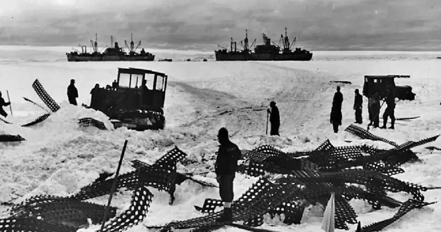 Ο τελευταίος επιζών της αποστολής Highjump αποκαλύπτει: Το μυστικό της Ανταρκτικής