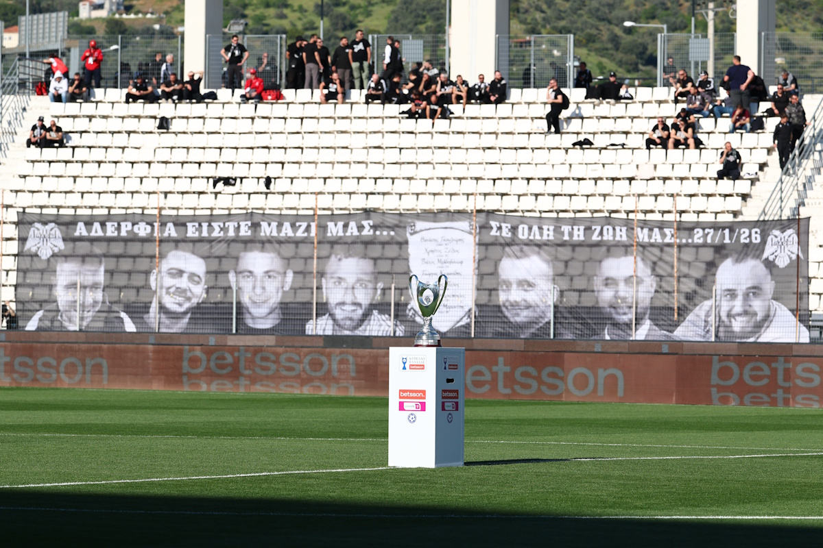 ΠΑΟΚ – ΟΦΗ: Συγκινητικό μήνυμα για τους 7 αδικοχαμένους φίλους του «δικεφάλου» στο Πανθεσσαλικό και στεφάνια από τους Κρητικούς