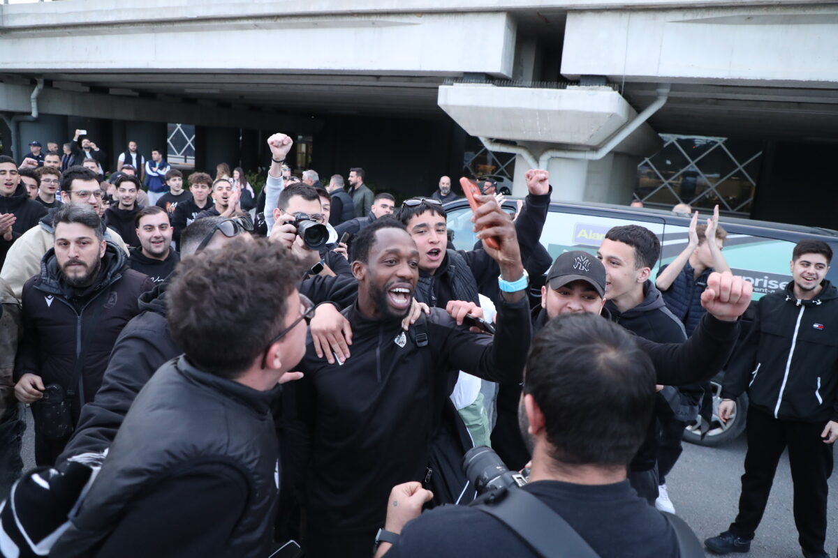 ΠΑΟΚ: Θριαμβευτική υποδοχή μετά τη νίκη επί της Μούρθια στο FIBA Europe Cup