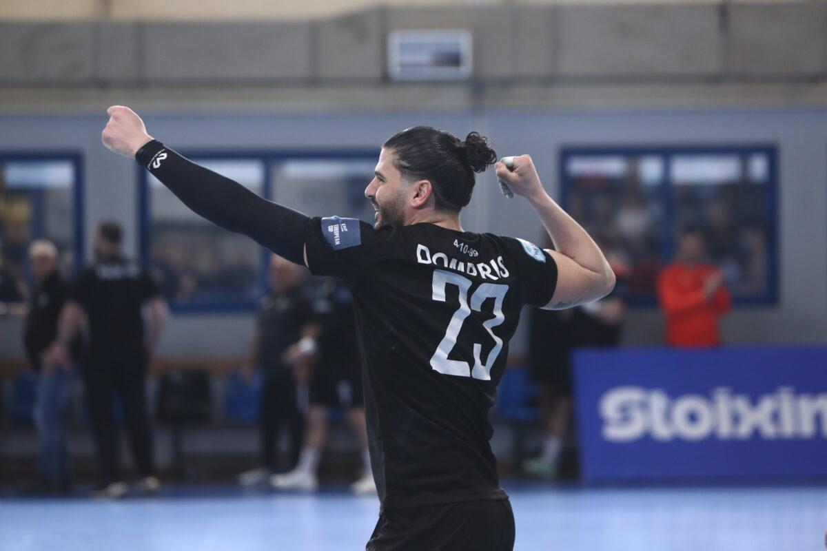 ΠΑΟΚ – ΑΕΚ 33-30: Οι ασπρόμαυροι έφεραν τη σειρά στα ίσα και η πρόκριση στον τελικό της Handball Premier θα κριθεί στο τρίτο παιχνίδι