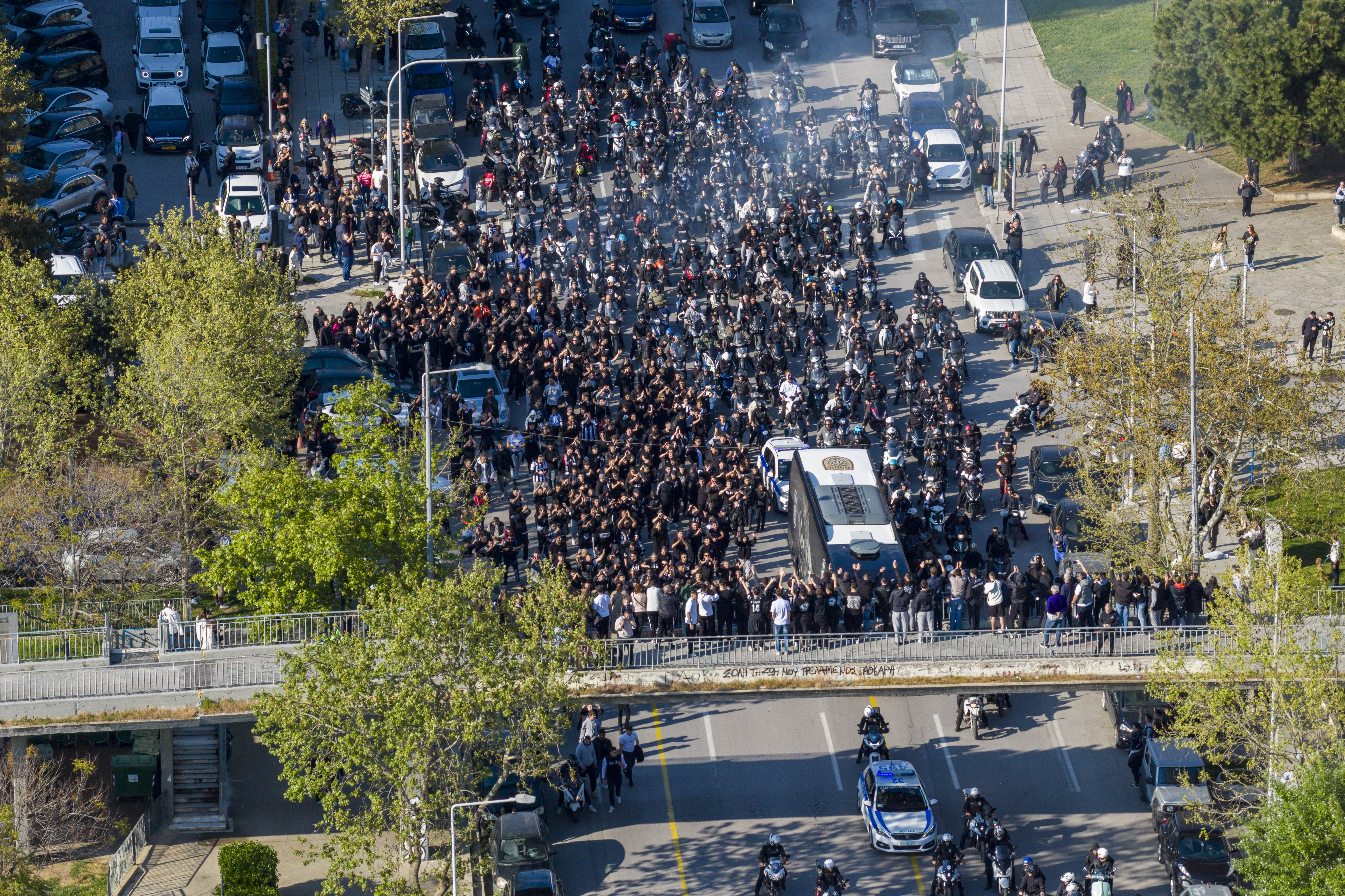 ΠΑΟΚ – Παναθηναϊκός: Χαμός στην αναχώρηση της ομάδας του «δικεφάλου» για την Τούμπα