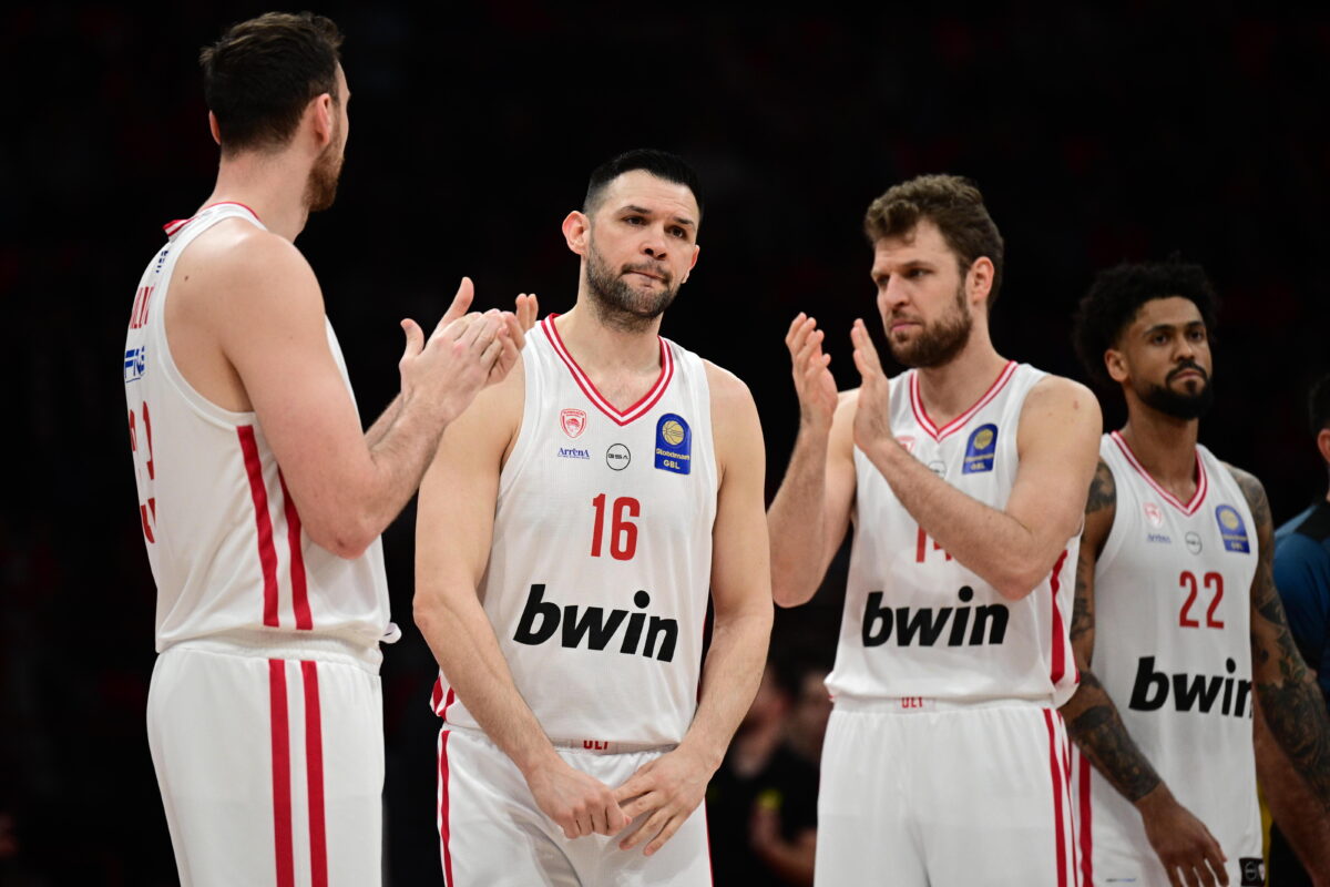 Οι συμπαίκτες του Παπανικολάου 