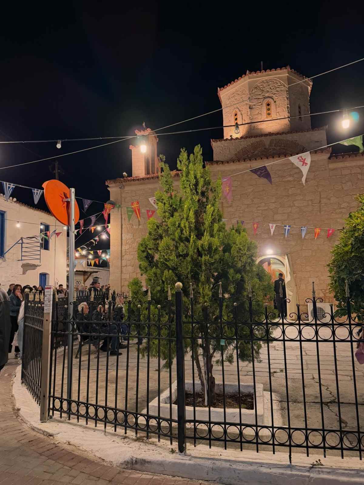 Φωτογραφία με εκκλησία που ανέβασε η Κατερίνα Παπουτσάκη