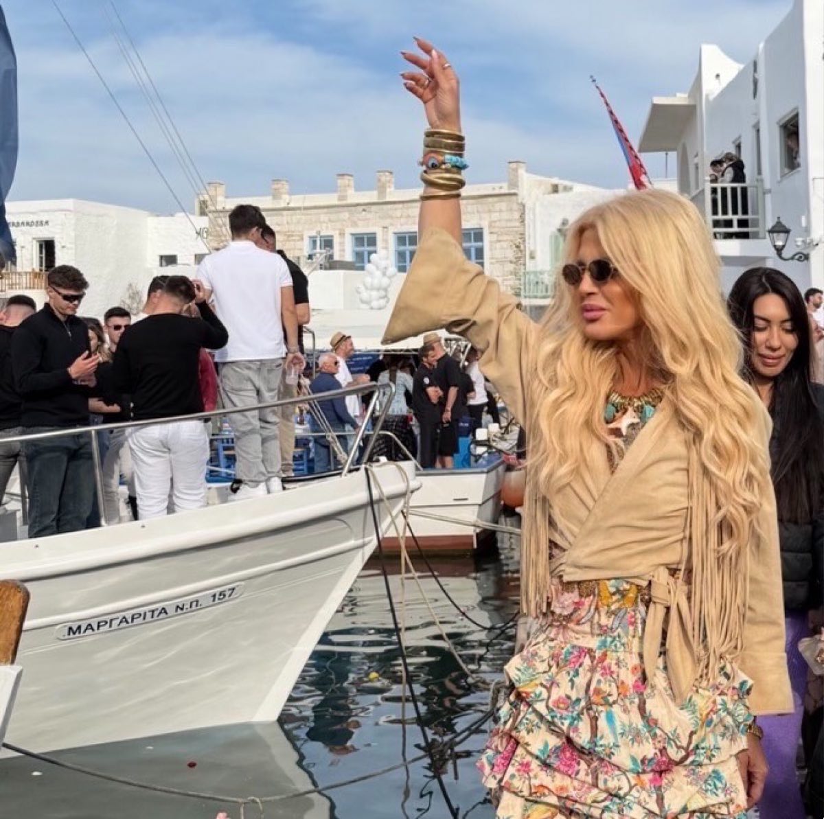 "Η Μαρίνα Πατούλη πιο λαμπερή από ποτέ στην Πάρο με φρέσκες παρέες!" 7 Μαρίνα Πατούλη Σταυράκη