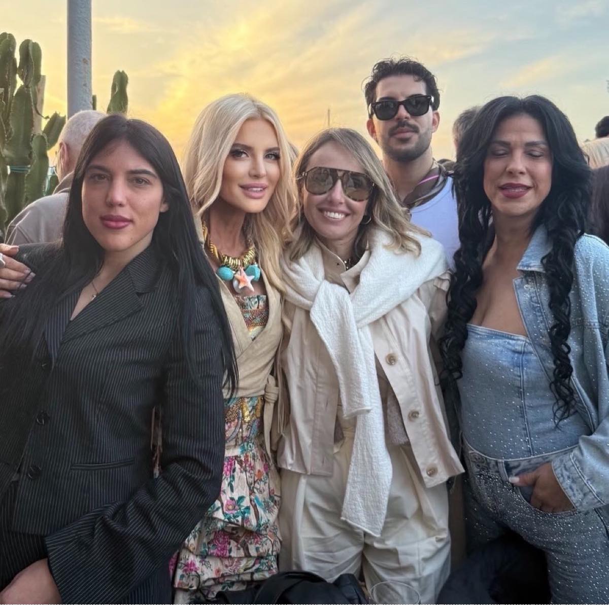 "Η Μαρίνα Πατούλη πιο λαμπερή από ποτέ στην Πάρο με φρέσκες παρέες!" 11 Μαρίνα Πατούλη Σταυράκη